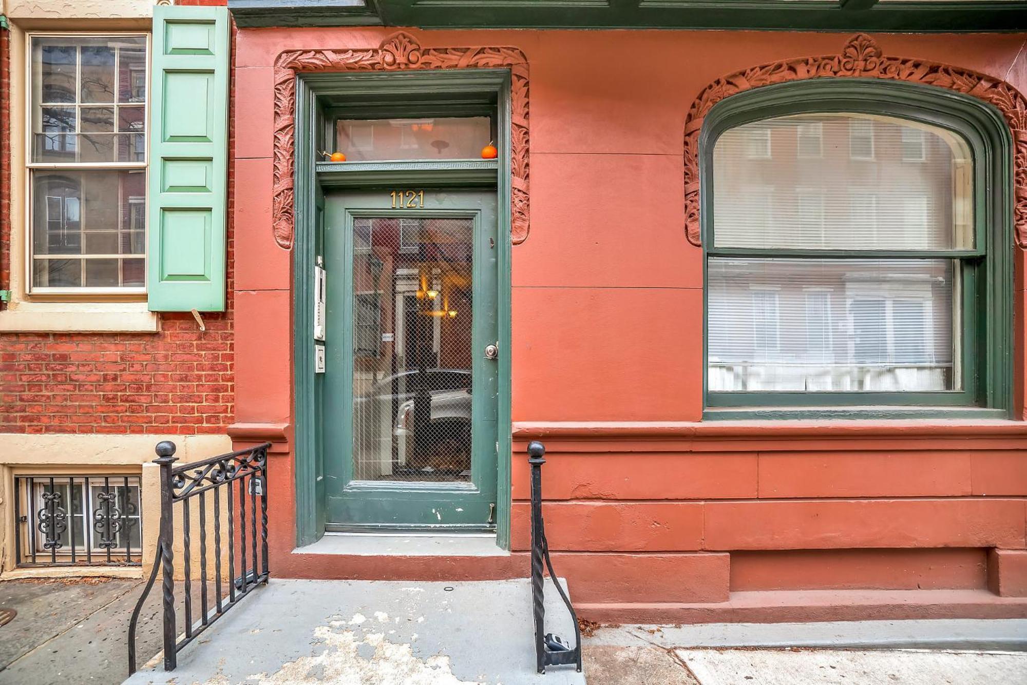 Exclusive Flat In Center Apartment *