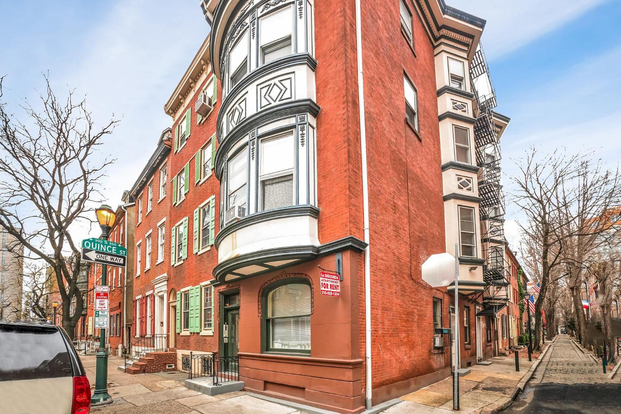 Exclusive Flat In Center Apartment *