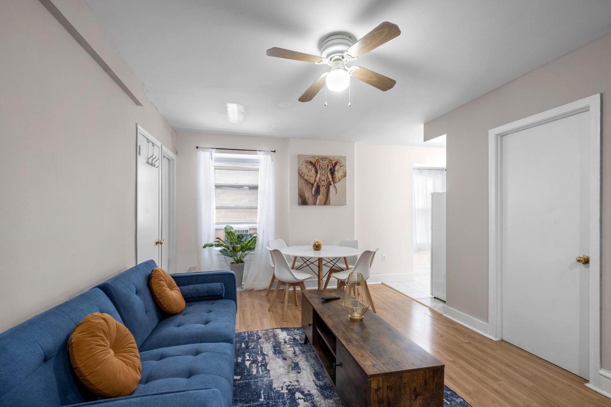 Exclusive Flat In Center Apartment *